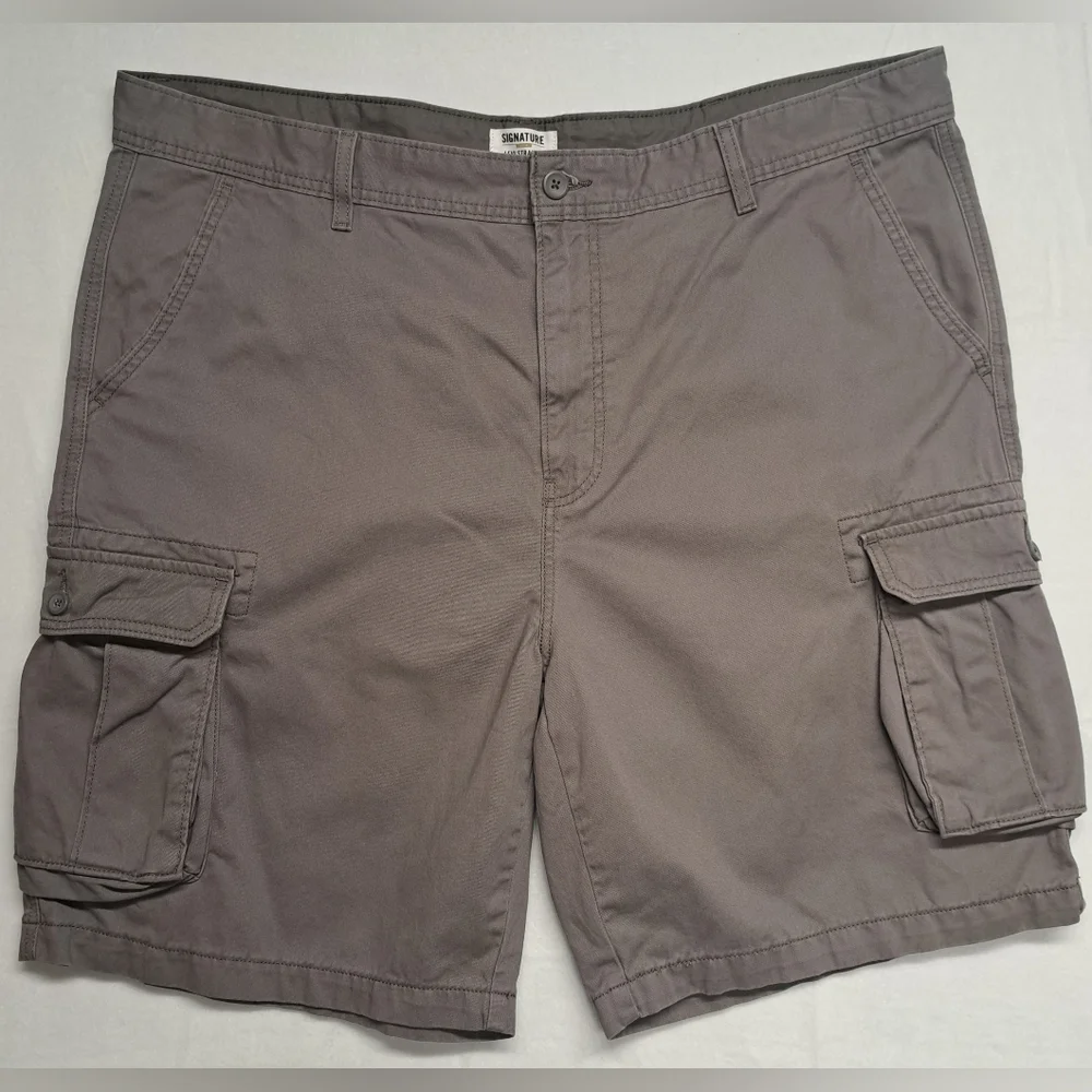 Signature Gold Levi Strauss & Co Khaki Cargo Shorts W44 Zipper Fly Grey